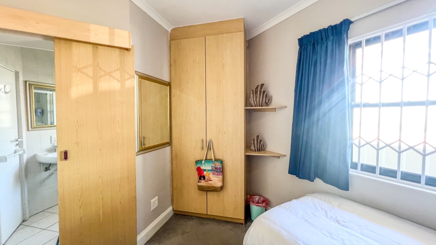 2 Bedroom Property for Sale in Gordons Bay Central Western Cape